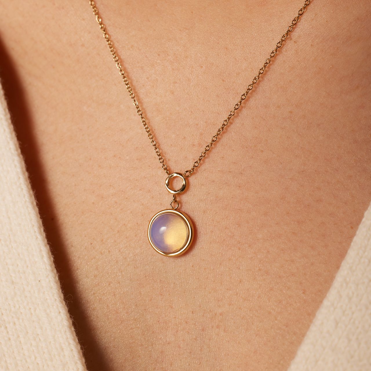 Halskette aus Edelstahl, vergoldet, mit Opal