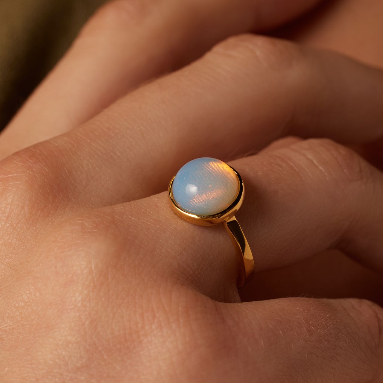 Ring aus Edelstahl, vergoldet, mit Opal
