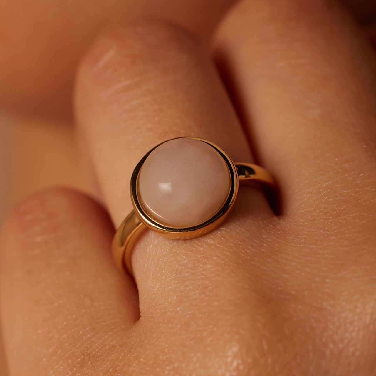 Stainless steel goldplated ring met rozenkwarts voor dames