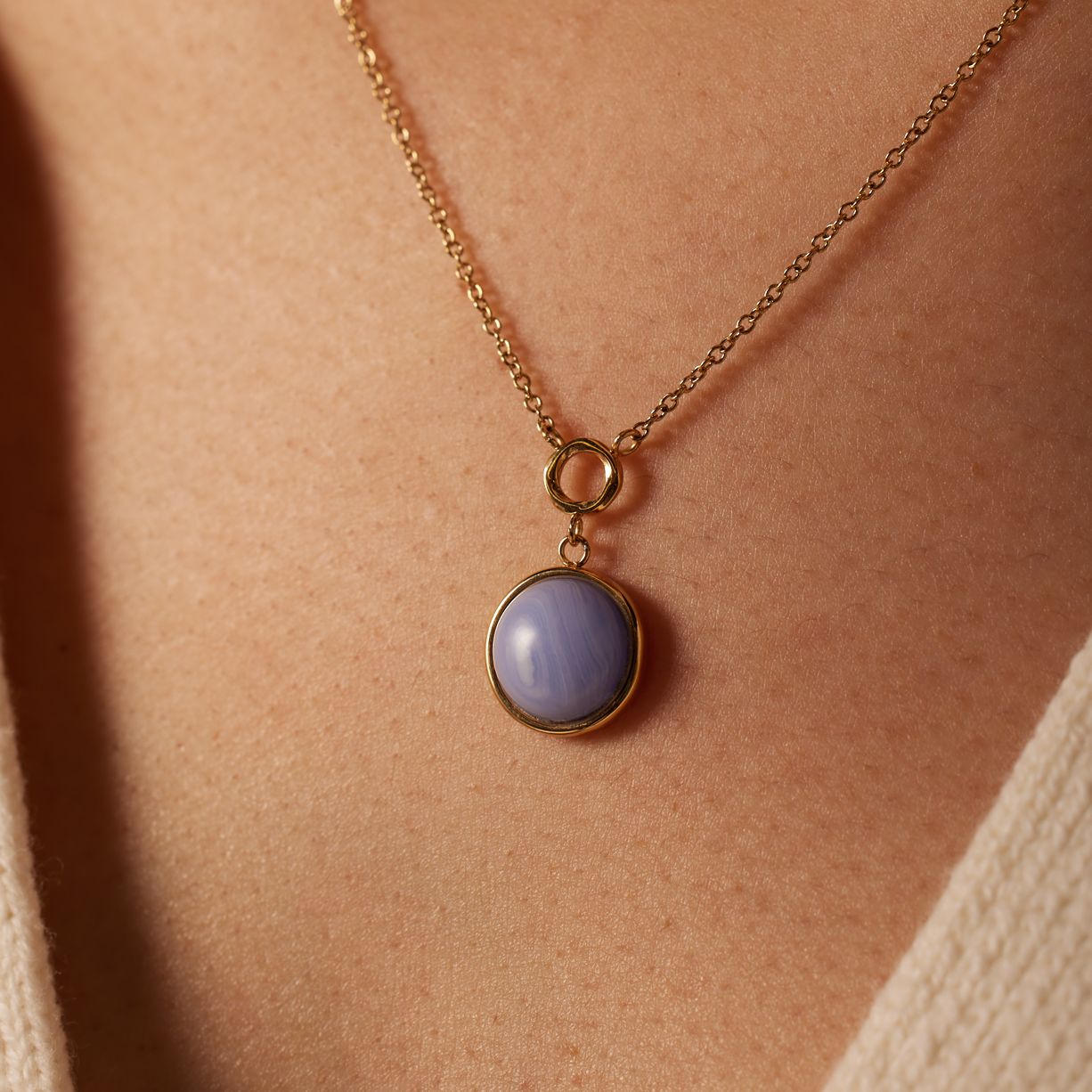 Stalen goldplated ketting met hanger met blue lace agaat voor dames
