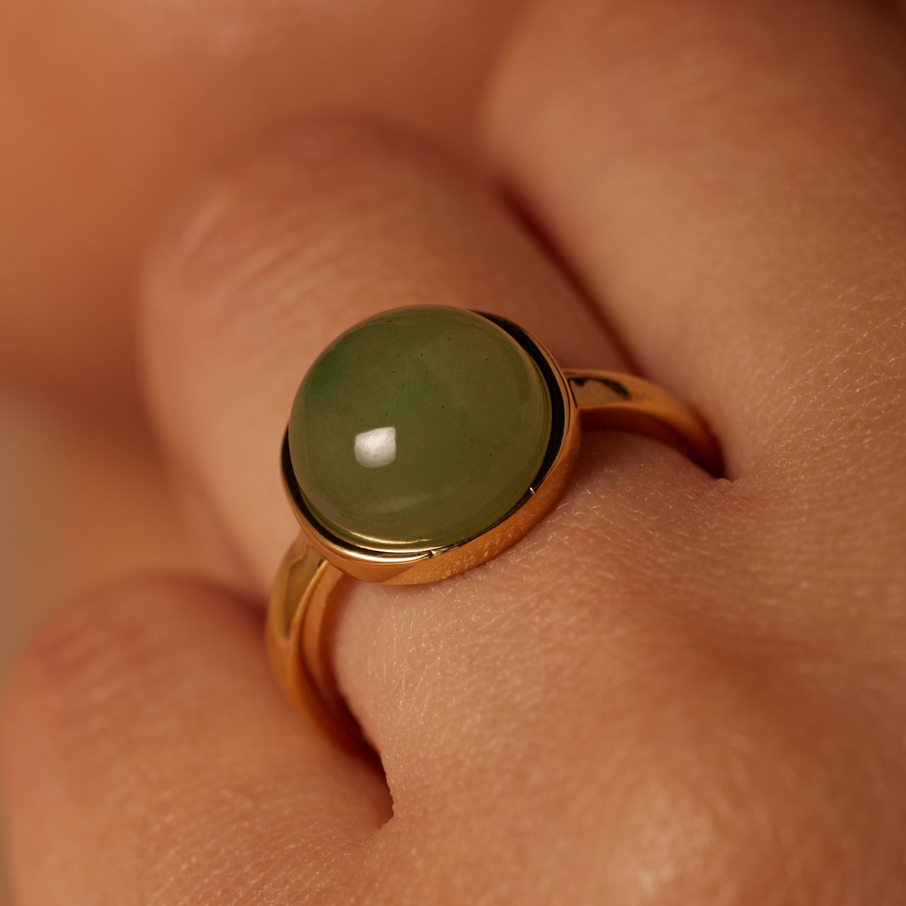 Stainless steel goldplated ring met groen aventurijn voor dames