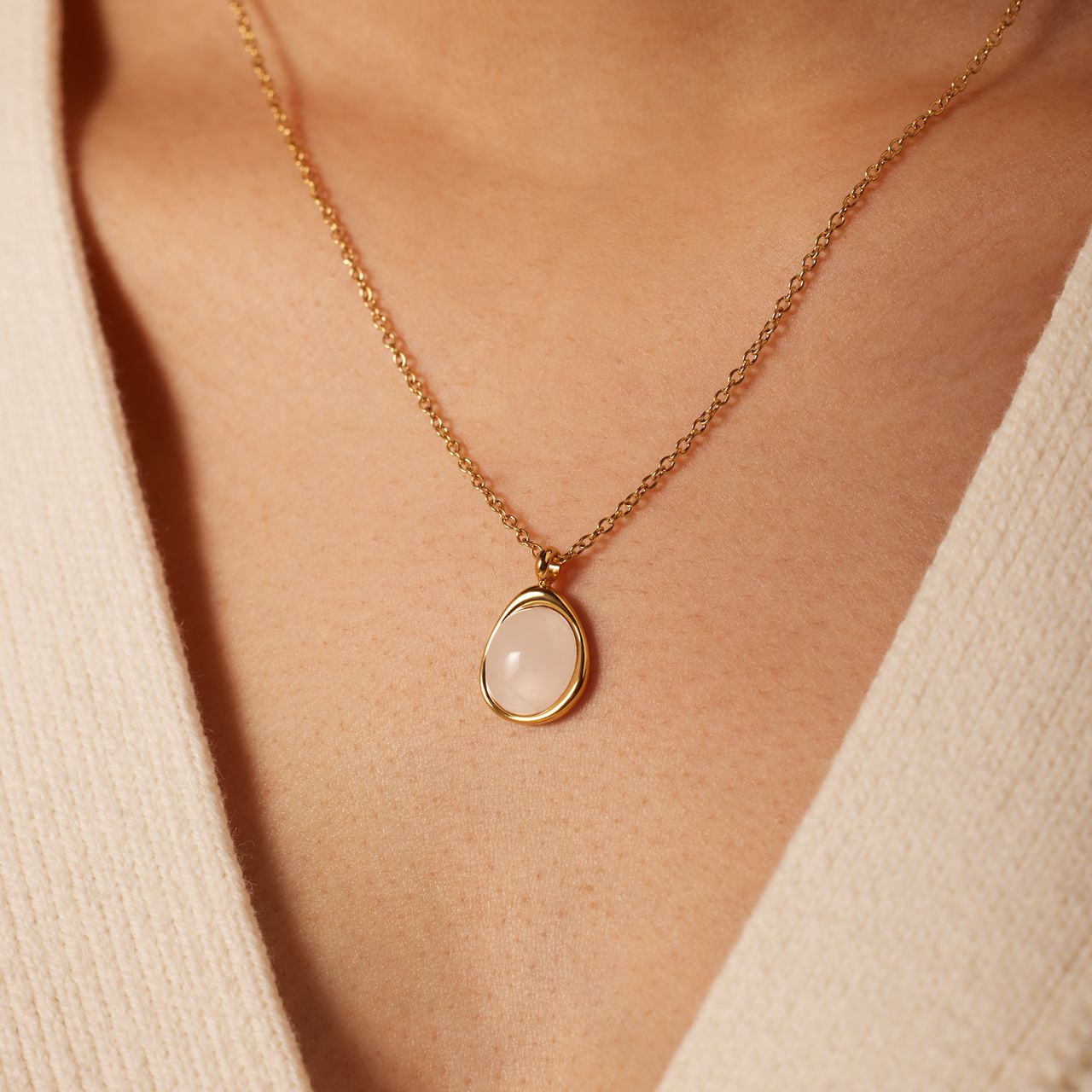 Stalen goldplated ketting met rozenkwarts ovaal