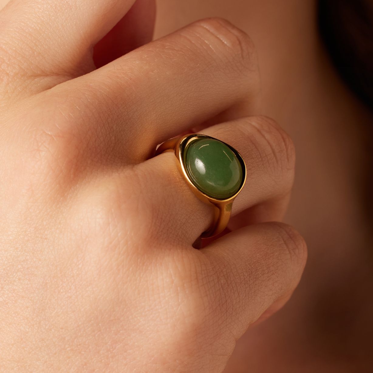 Stainless steel goldplated ring met groen aventurijn ovaal