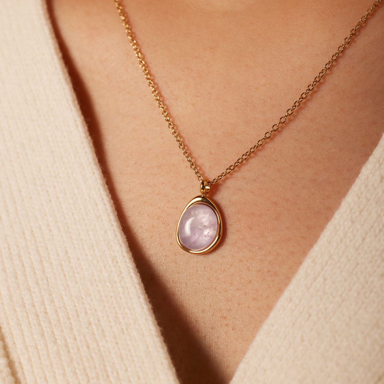 Stainless steel goldplated ketting met amethyst ovaal
