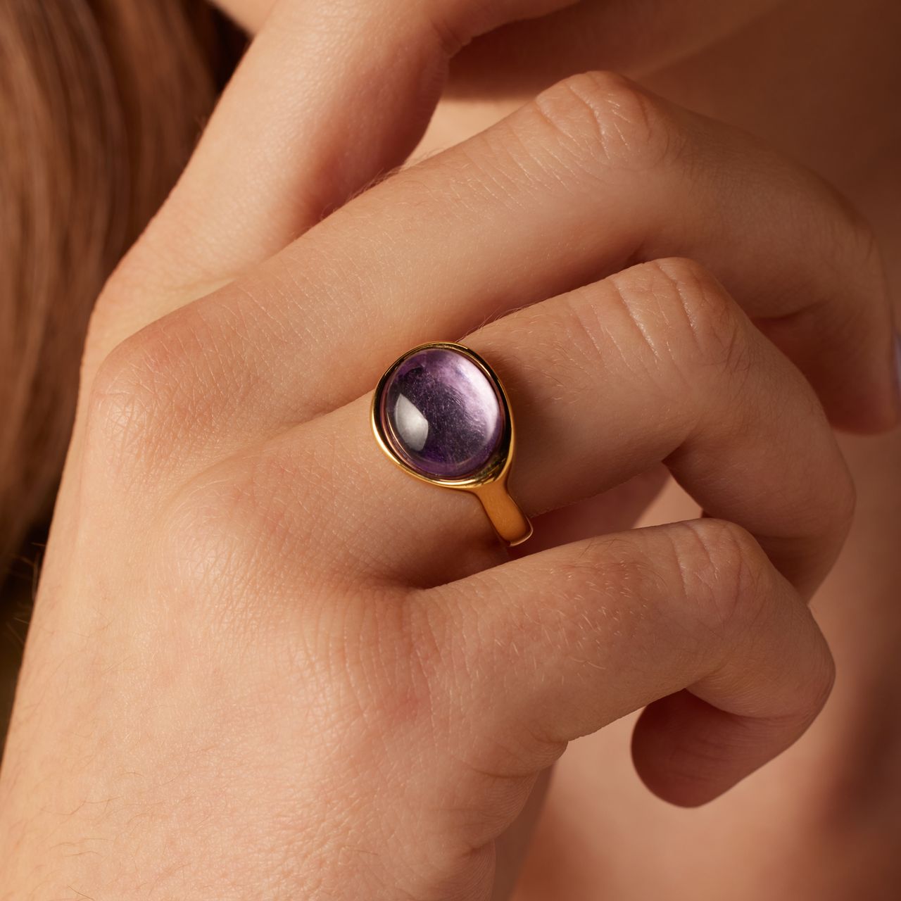 Stainless steel goldplated ring met amethyst ovaal