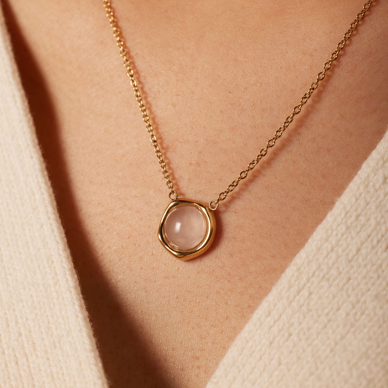 Stalen goldplated ketting met hanger met rozenkwarts voor dames