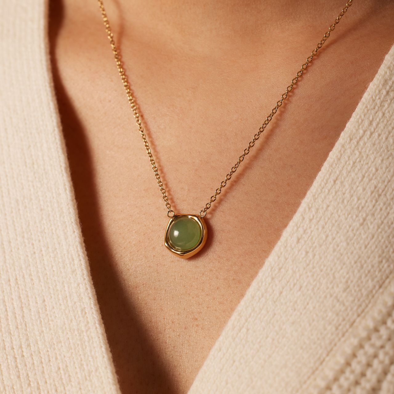 Stalen goldplated ketting met hanger met groene aventurijn voor dames