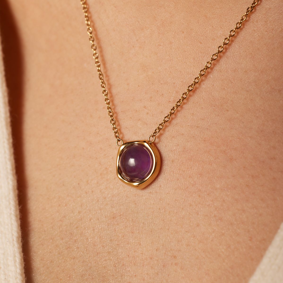 Halskette aus Edelstahl, vergoldet, mit Amethyst