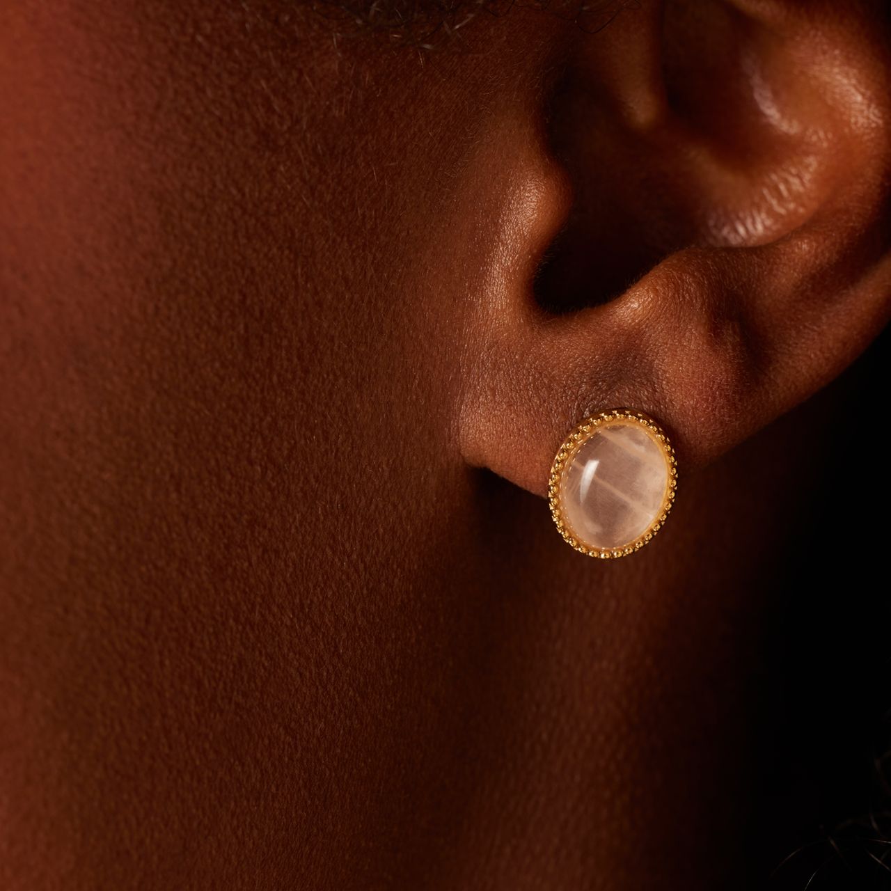 Stainless steel goldplated oorknoppen met rozenkwarts voor dames