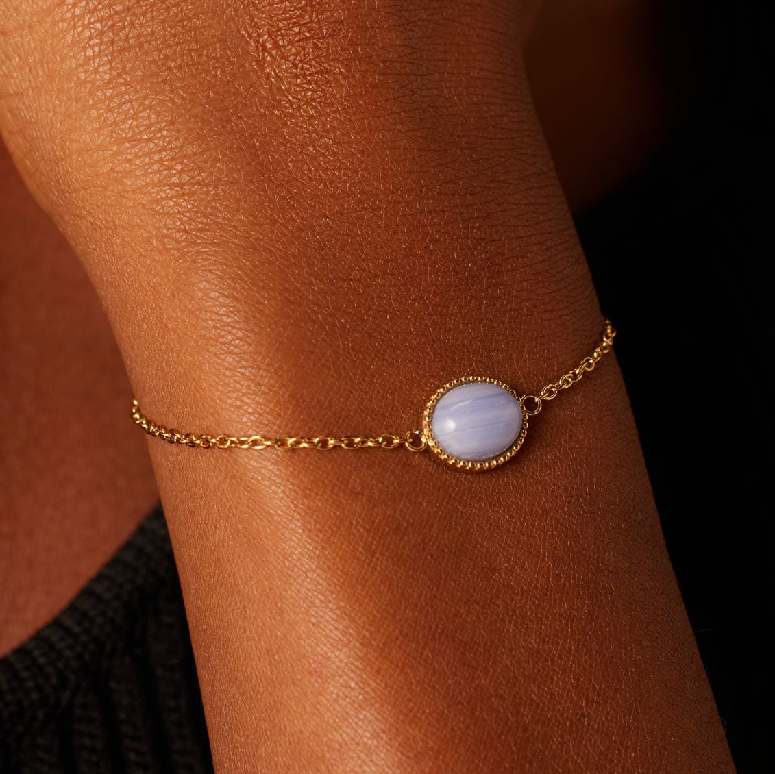 Stainless steel goldplated armband met blue lace