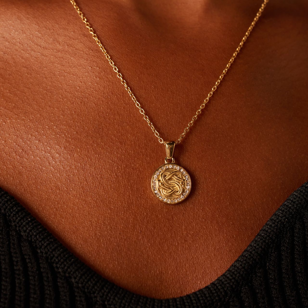 Stainless steel goldplated ketting met hanger munt met kristal