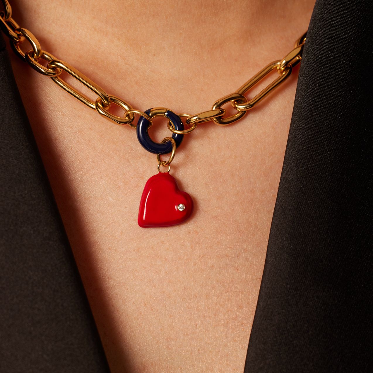 Stainless steel goldplated bedel hart met rood emaille