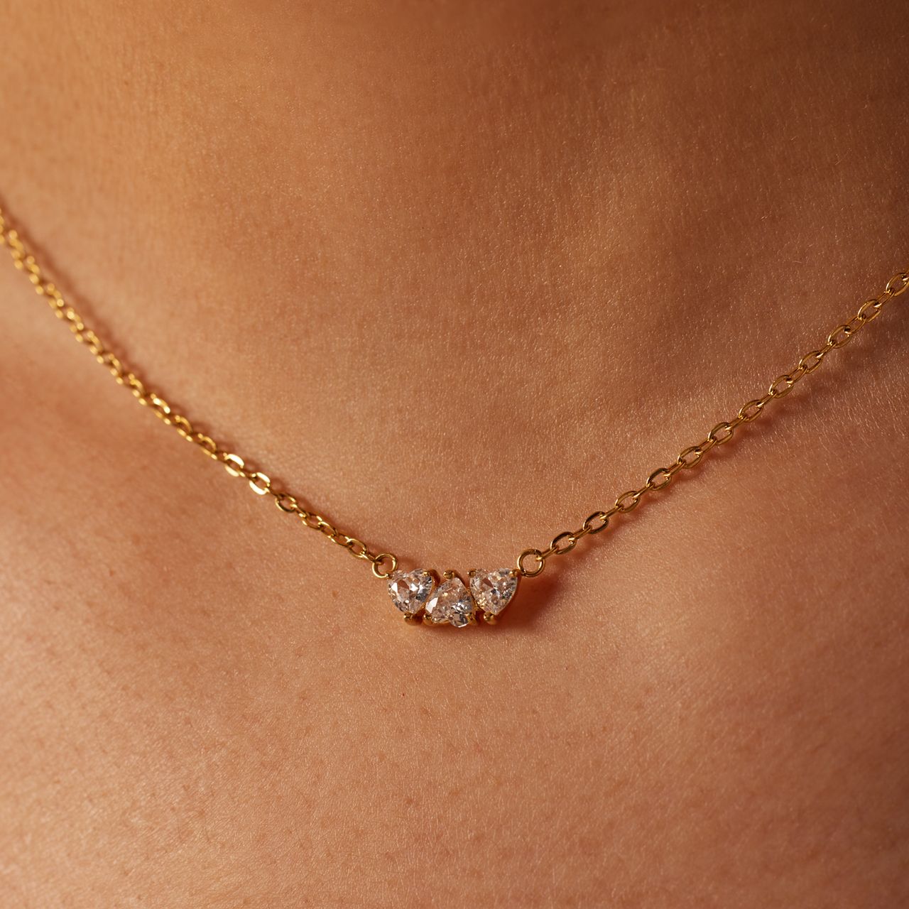 Stainless steel goldplated ketting met wit zirkonia hart