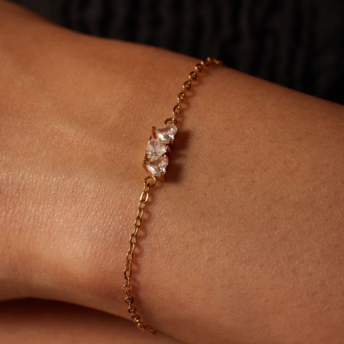 Armband aus Edelstahl, vergoldet, mit weißem Zirkonia, Herz