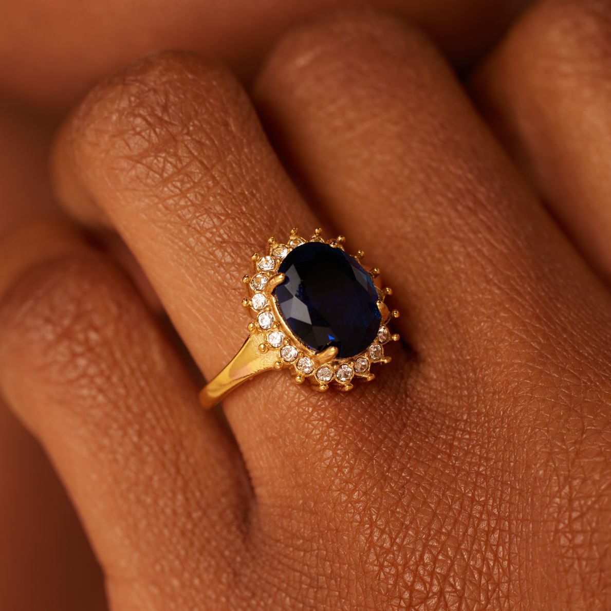Stalen goldplated vintage ring met blauw zirkonia