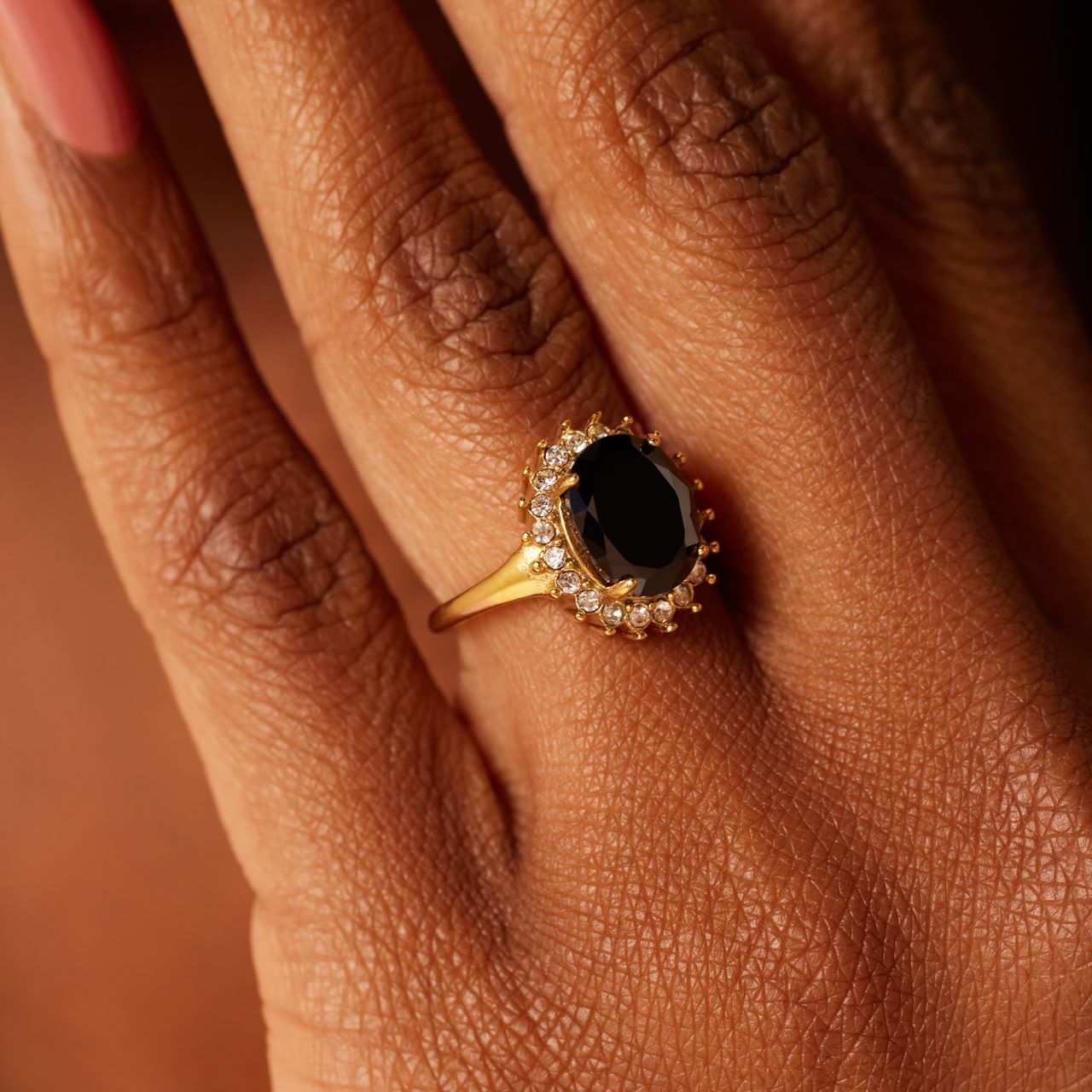 Stainless steel goldplated vintage ring met zwart zirkonia