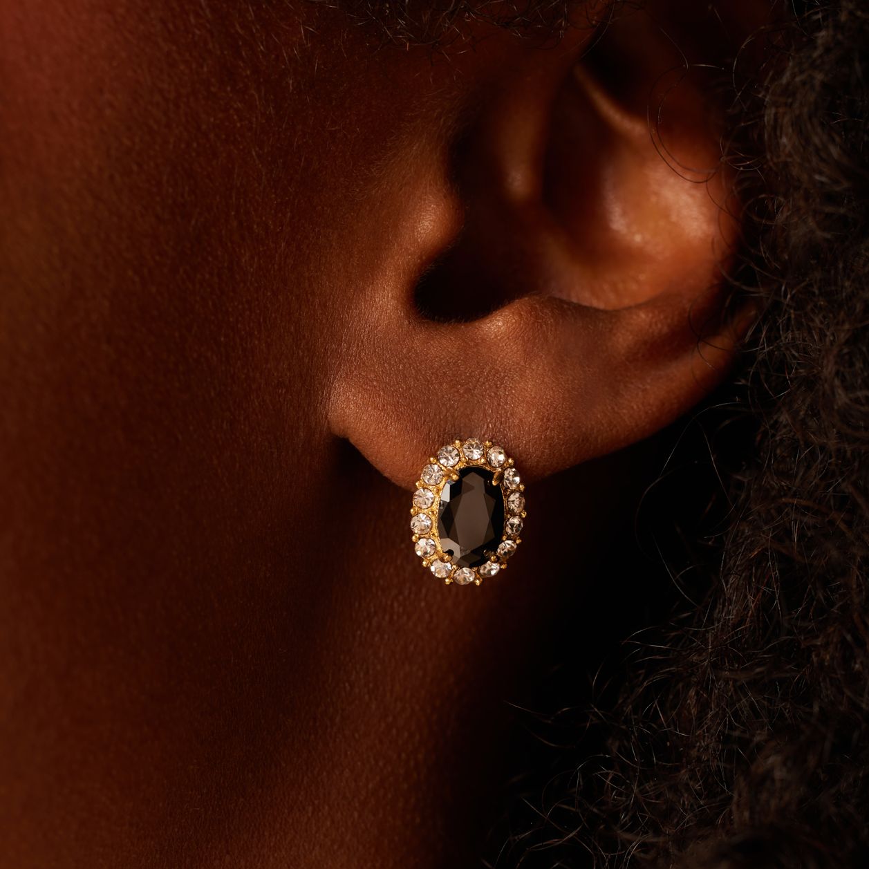 Stainless steel goldplated vintage oorbellen met zwart zirkonia