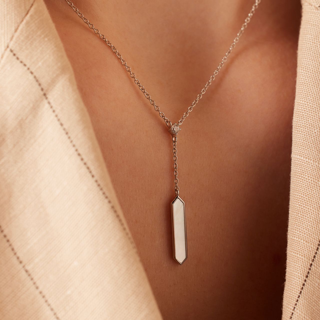 Zilveren ketting met hanger en zirkonia