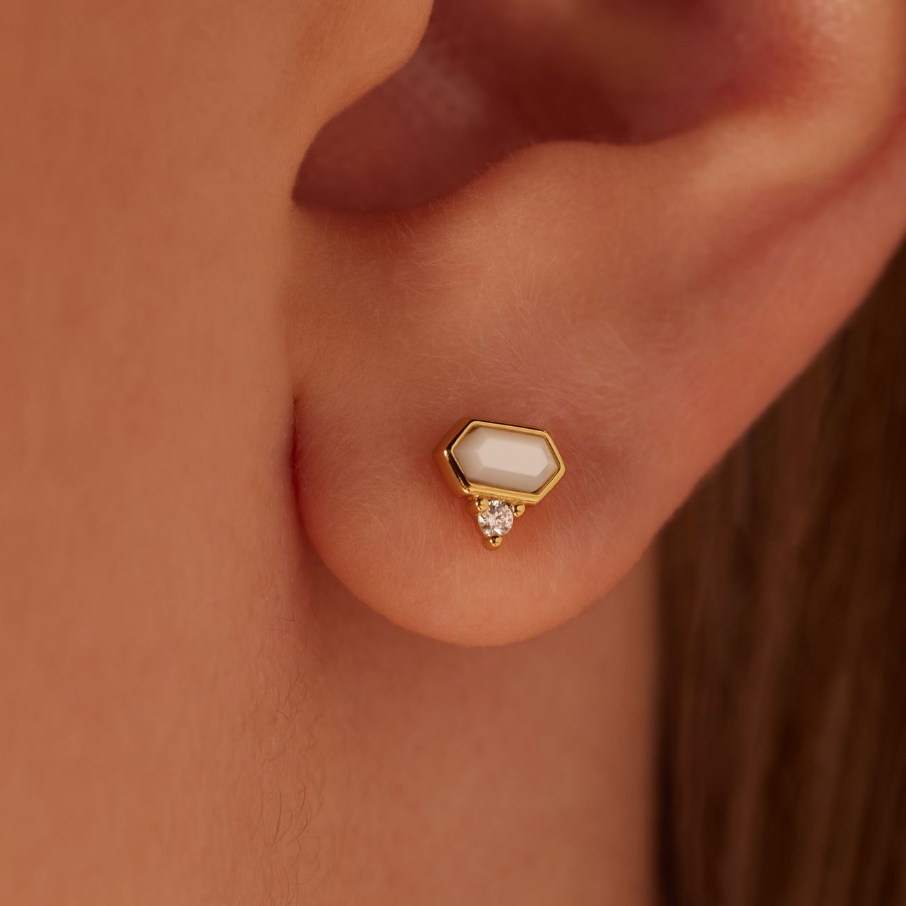 Zilveren goldplated oorknoppen hexagon met zirkonia voor dames
