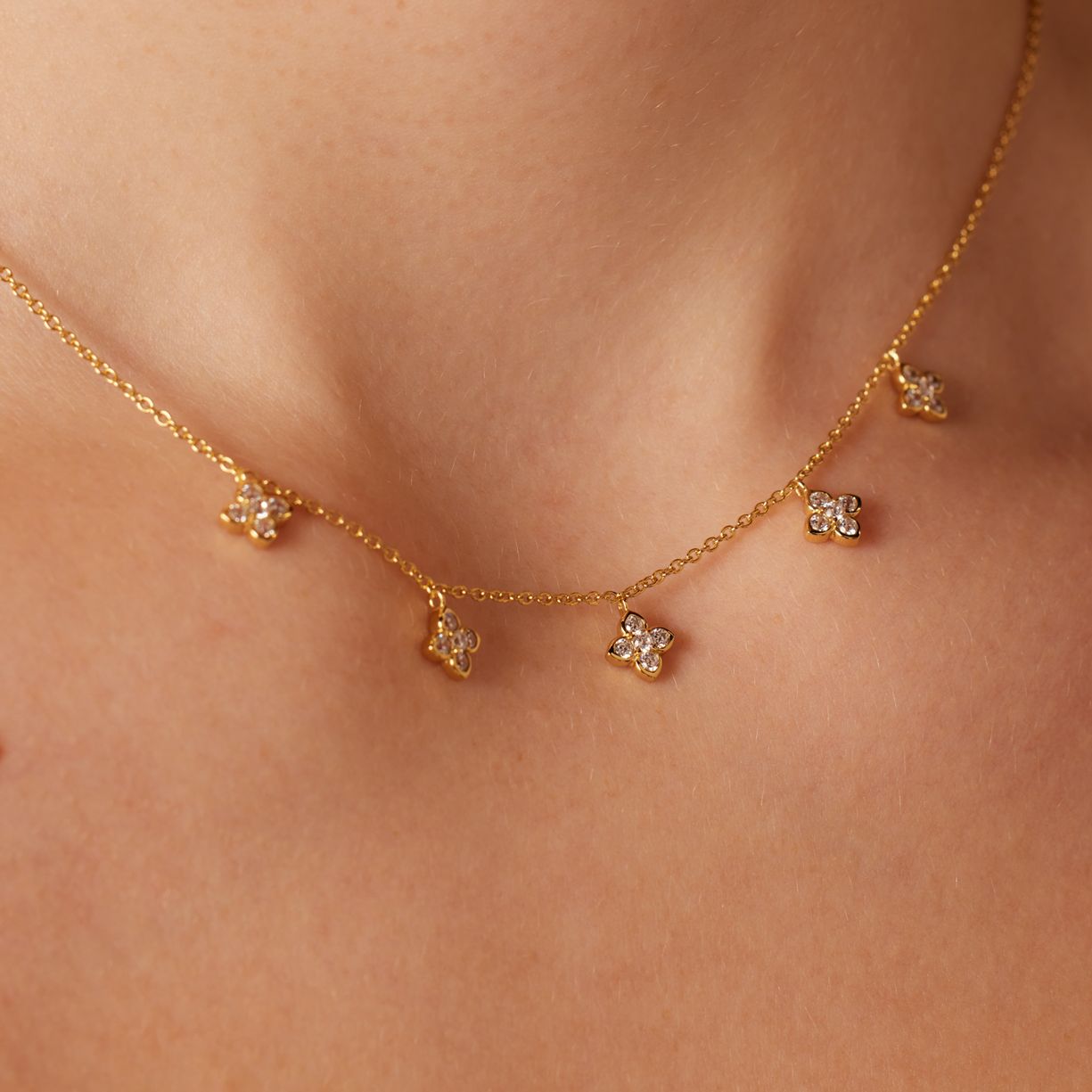 Zilveren ketting goldplated hanger bloemen met zirkonia