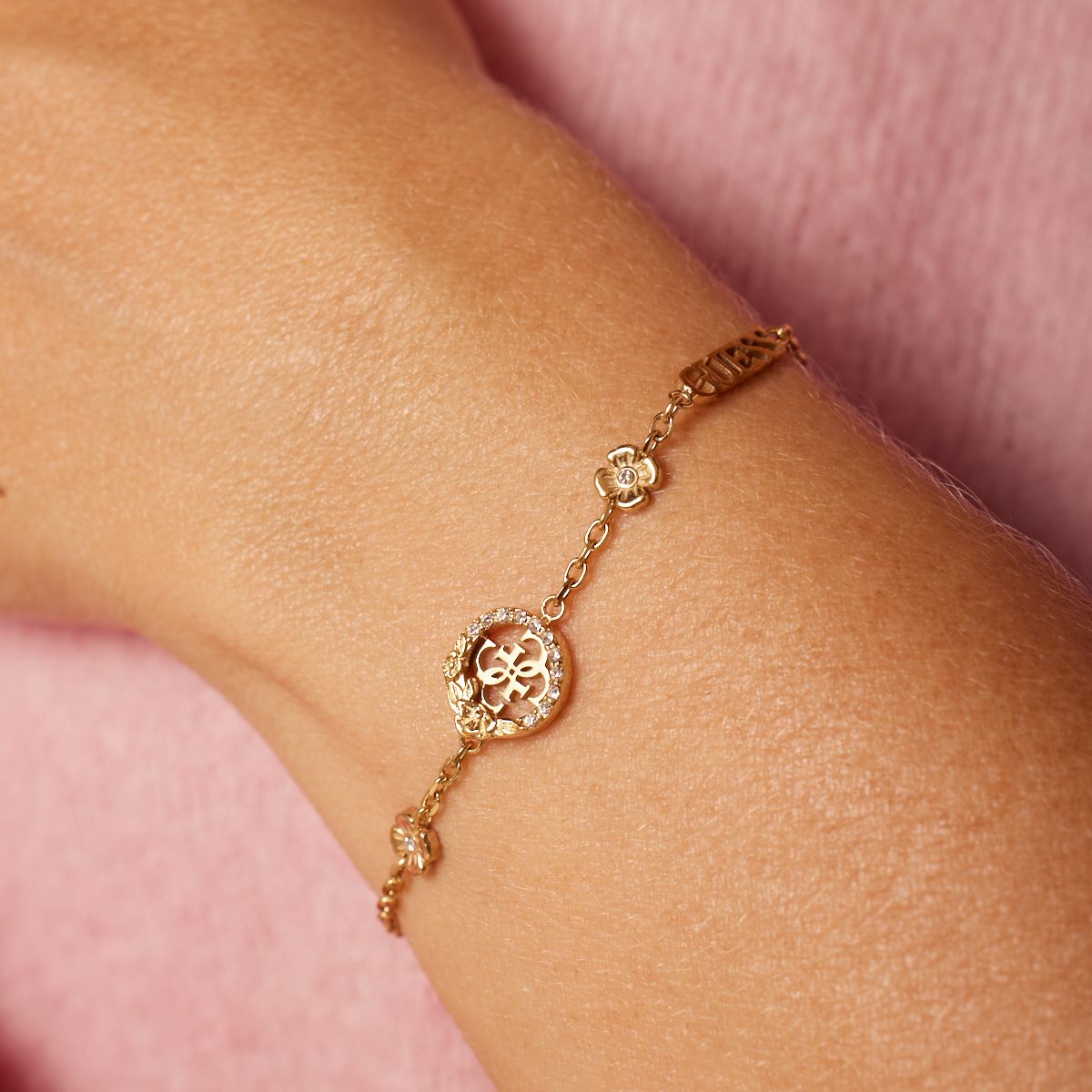 Guess stainless steel goldplated armband 4 LOVE