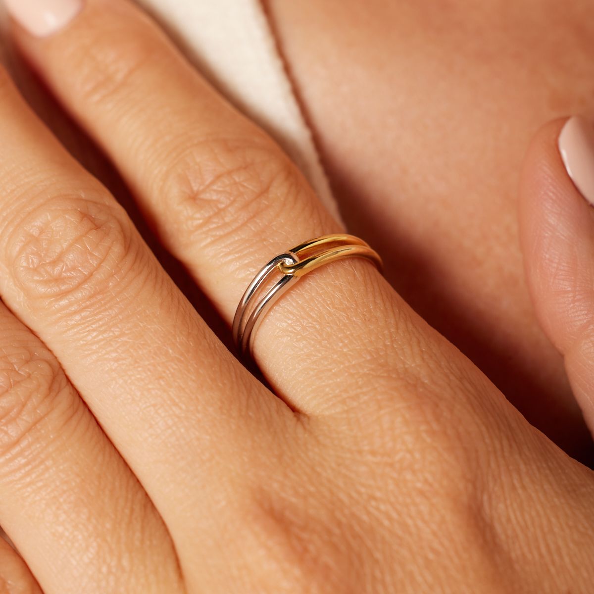 Zilveren bicolor ring twist voor dames