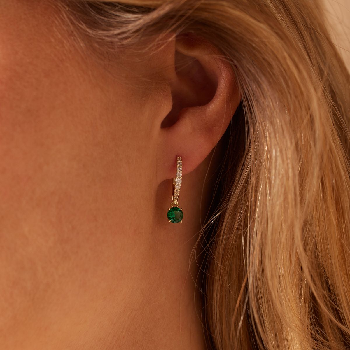 Silberne Creolen mit Zirkonia für Damen