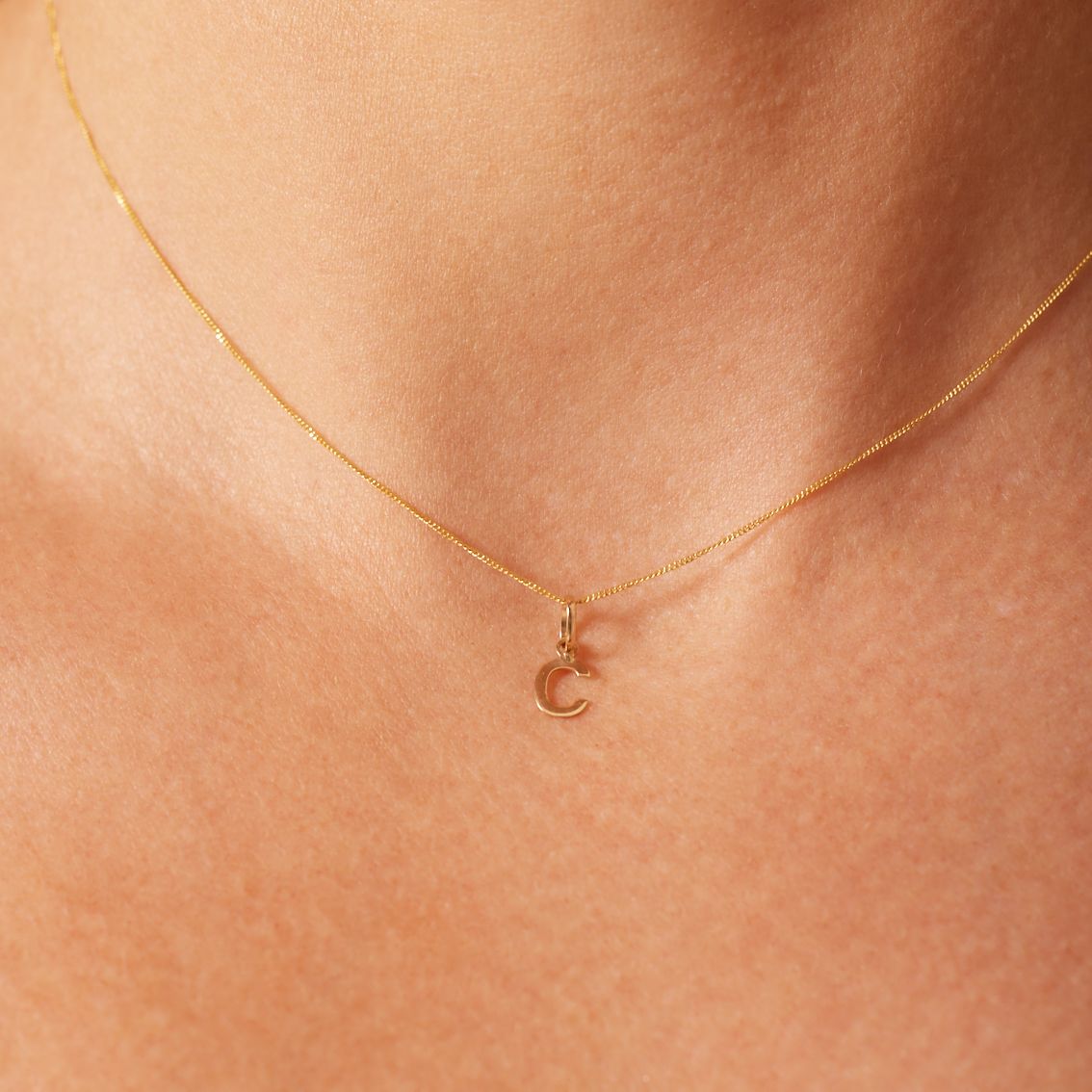 14 Karat Gold Buchstabenanhänger Alphabet