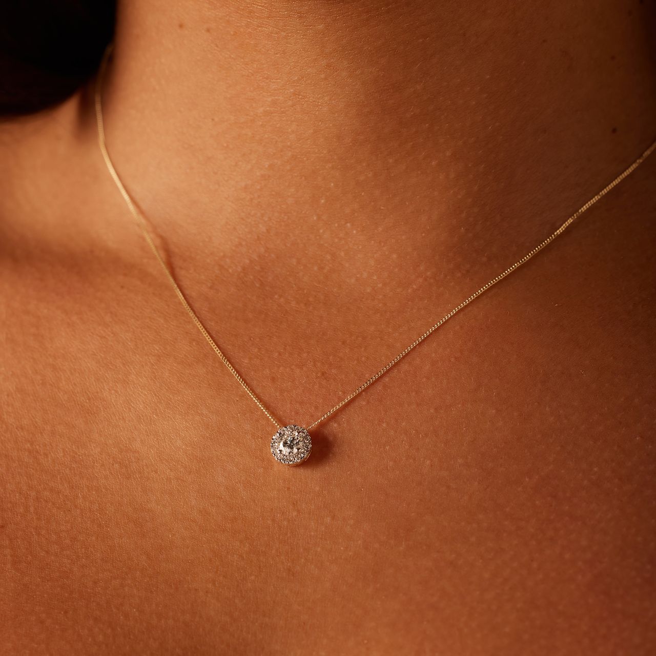 14 Karat Gelbgoldkette mit Anhänger und 15 im Labor gezüchteten Diamanten 0,50 ct für Damen