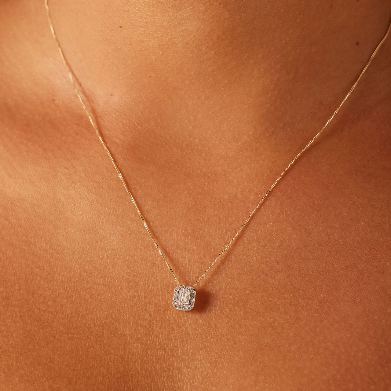 14 Karat Gelbgoldkette mit Anhänger und 17 im Labor gezüchteten Diamanten für Damen