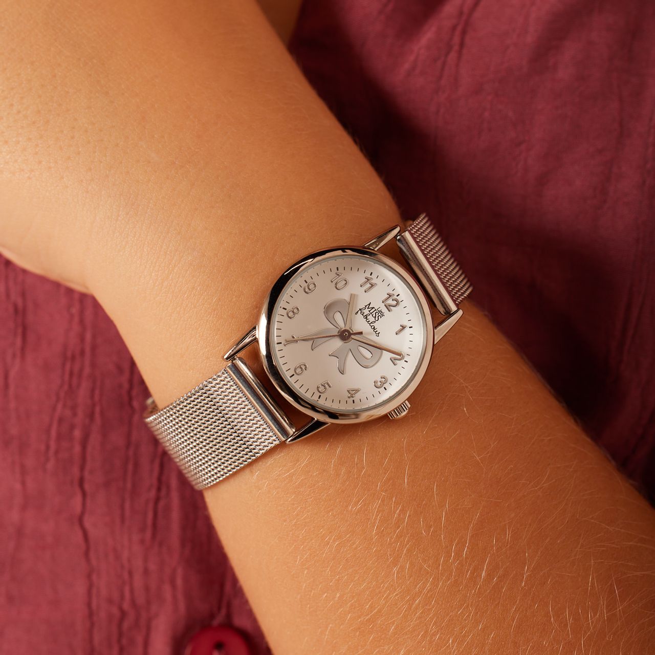 Zilverkleurige bijoux oorknop met strass