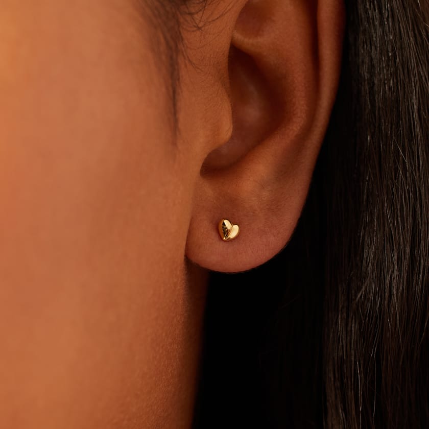 Silberne, goldbeschichtete Ohrstecker für Damen