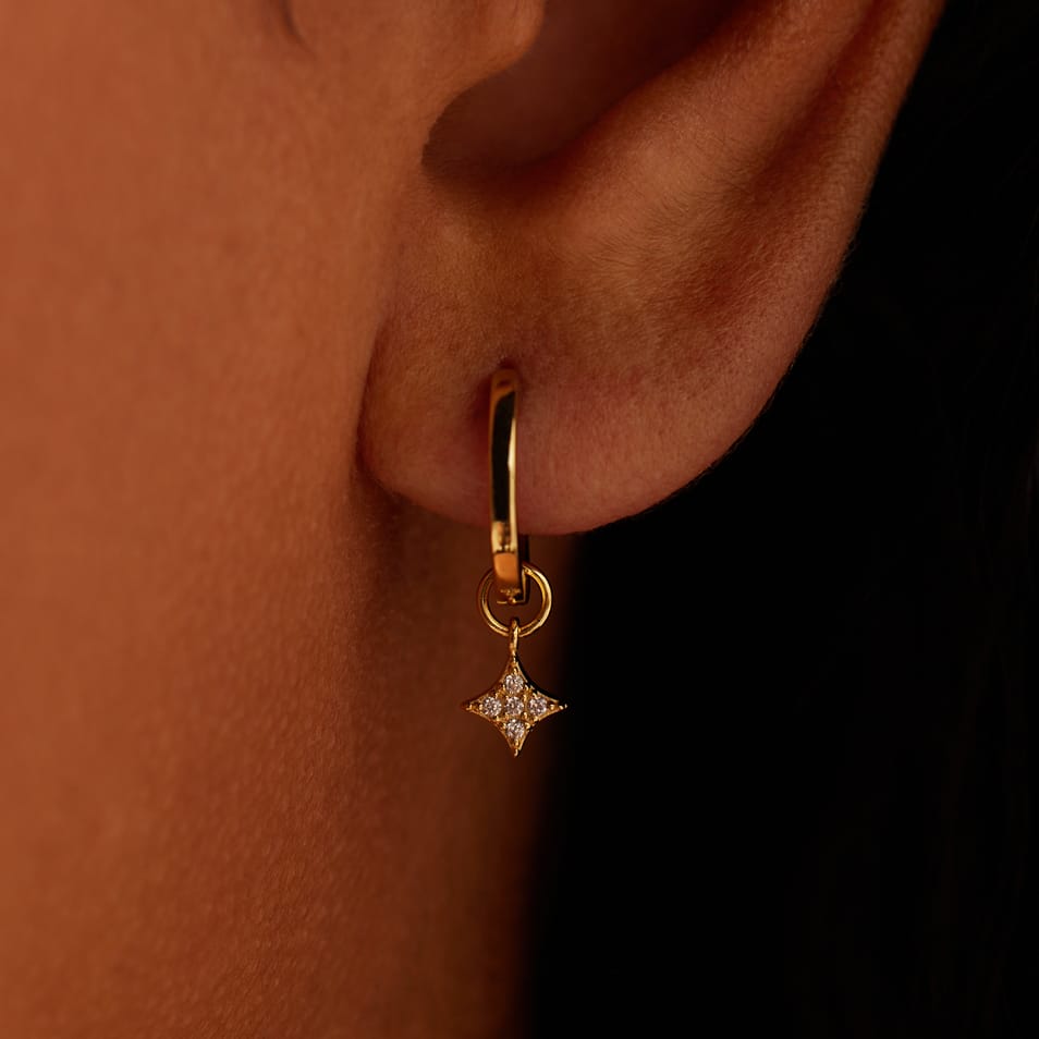 Silberne, goldbeschichtete Ohrringe mit Zirkonia für Damen