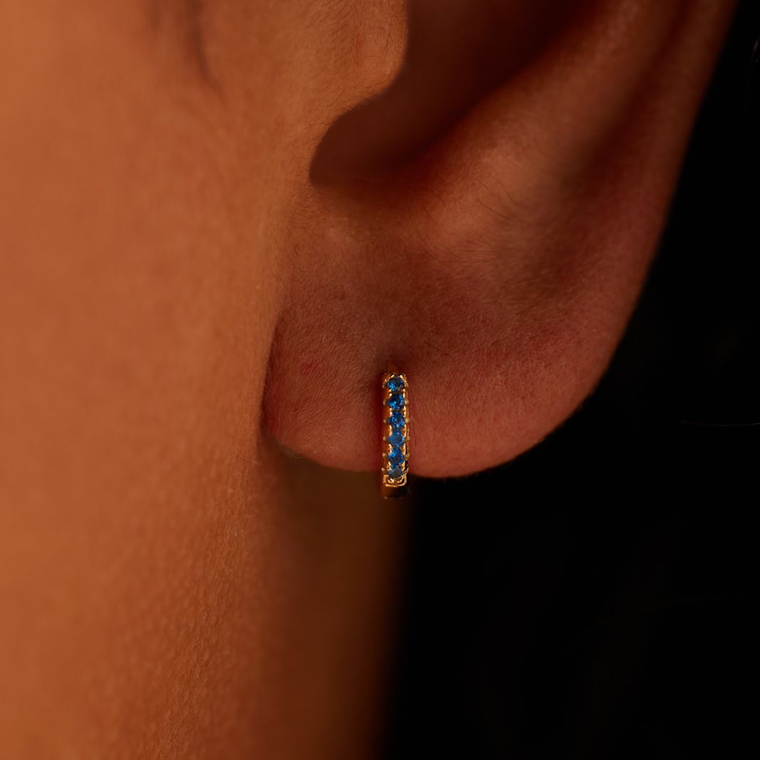 Silberne, goldbeschichtete Ohrringe 10 mm mit Zirkonia