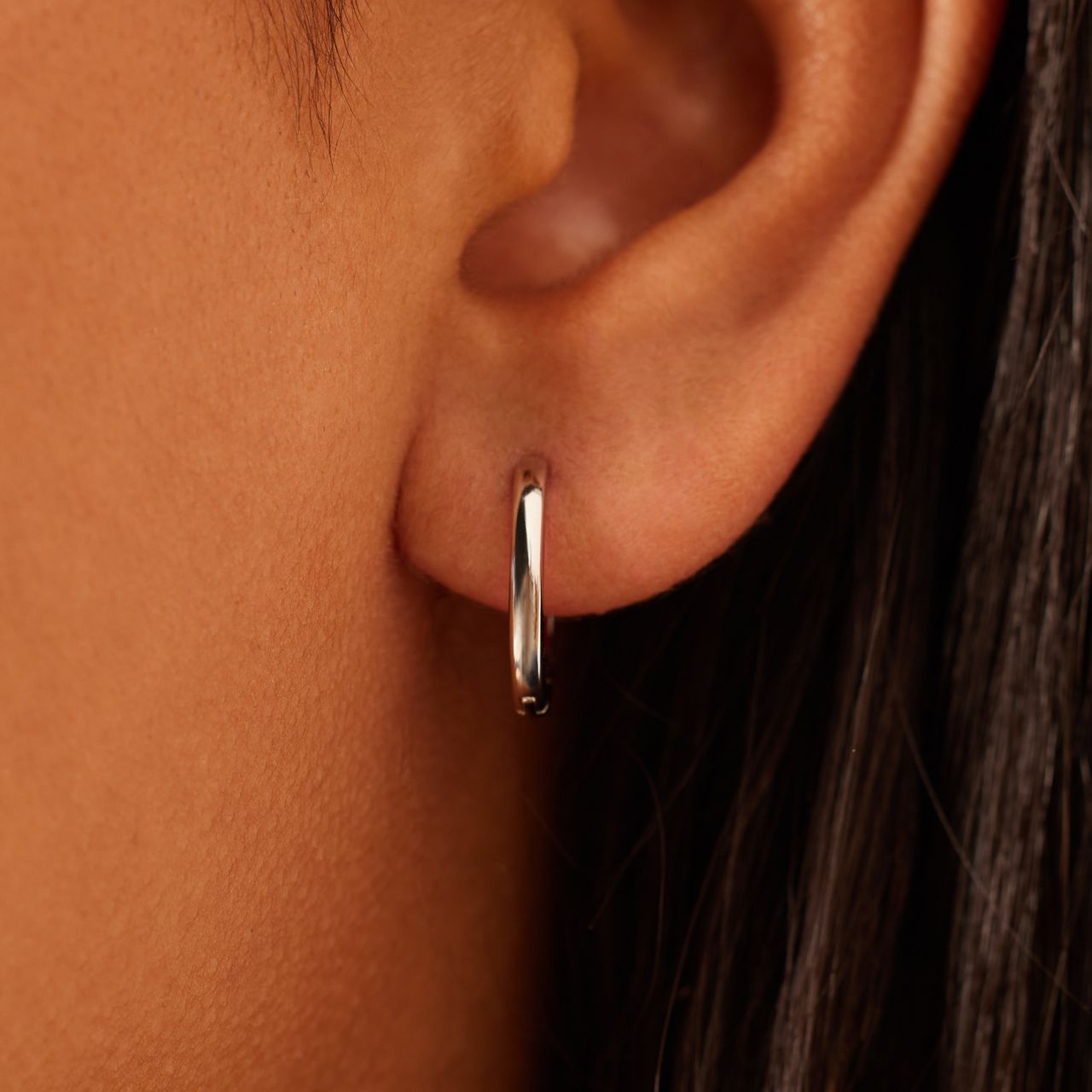 Silberne Creolen mit Zirkonia, 15 mm, für Damen