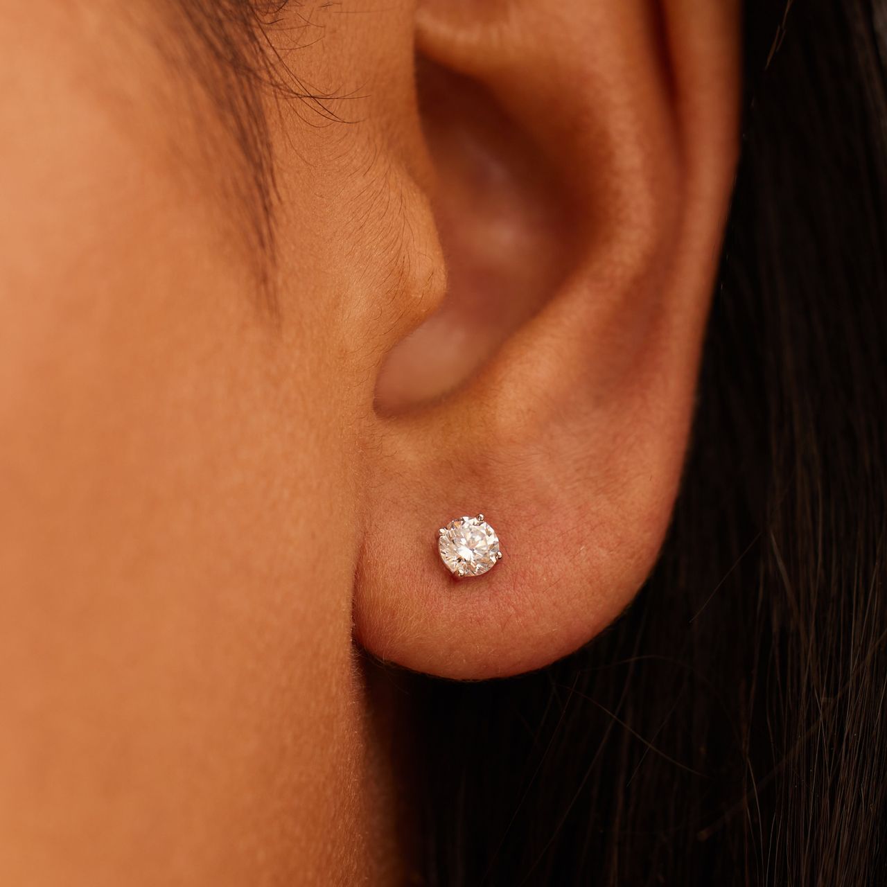 Zilveren oorknoppen met zirkonia 4mm