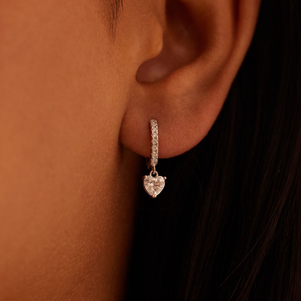 Zilveren oorbellen met zirkonia hart