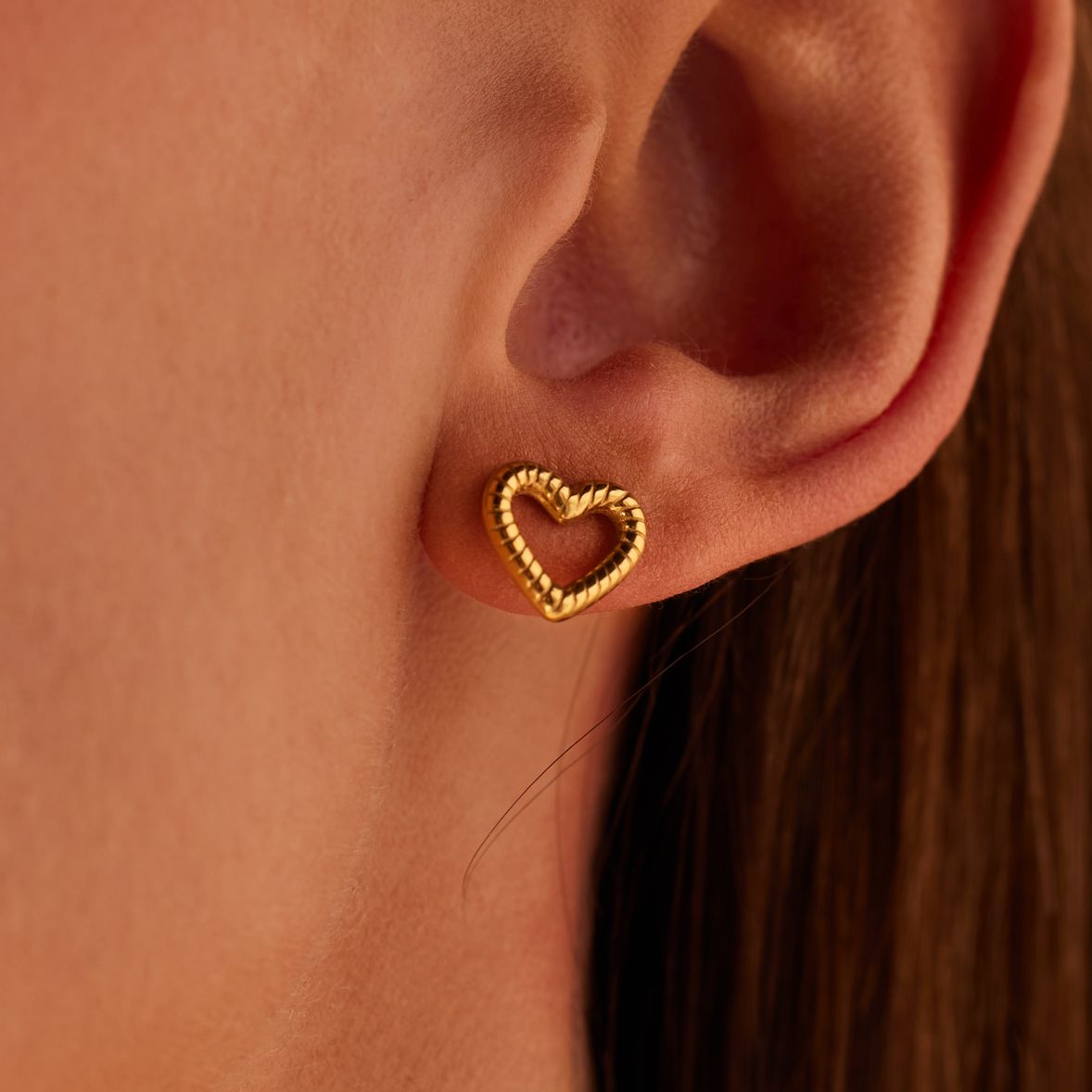 Stalen goldpalted oorknoppen open hart