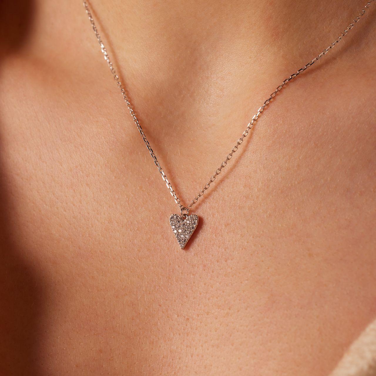 Silberne Halskette mit Herzanhänger und Zirkonia für Damen