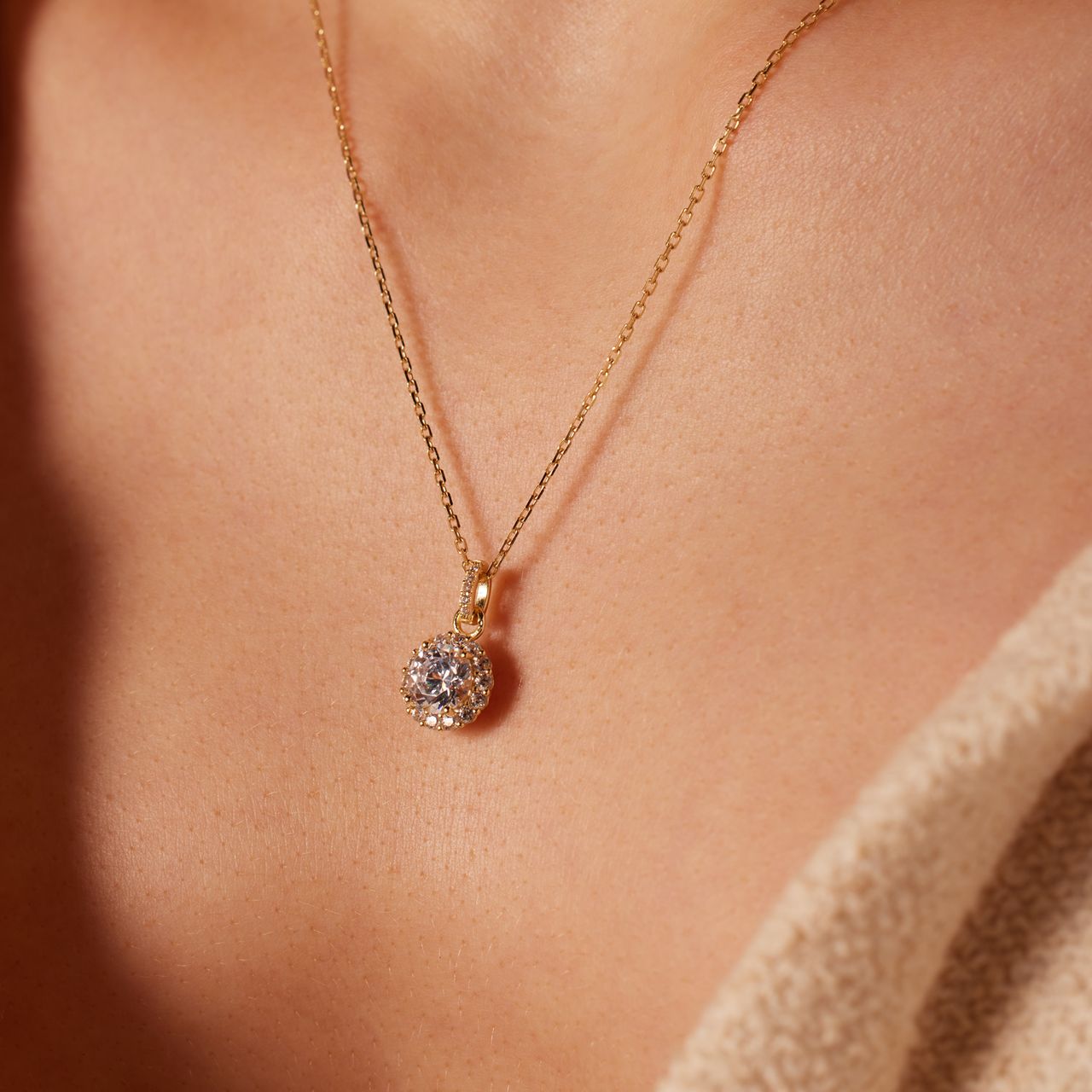 Silbernes Schmuckset goldbeschichtete Kette mit Anhänger mit Zirkonia für Damen