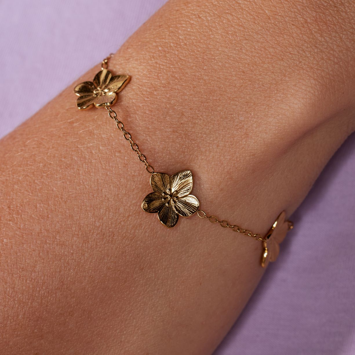 Stainless steel goldplated armband bloemen