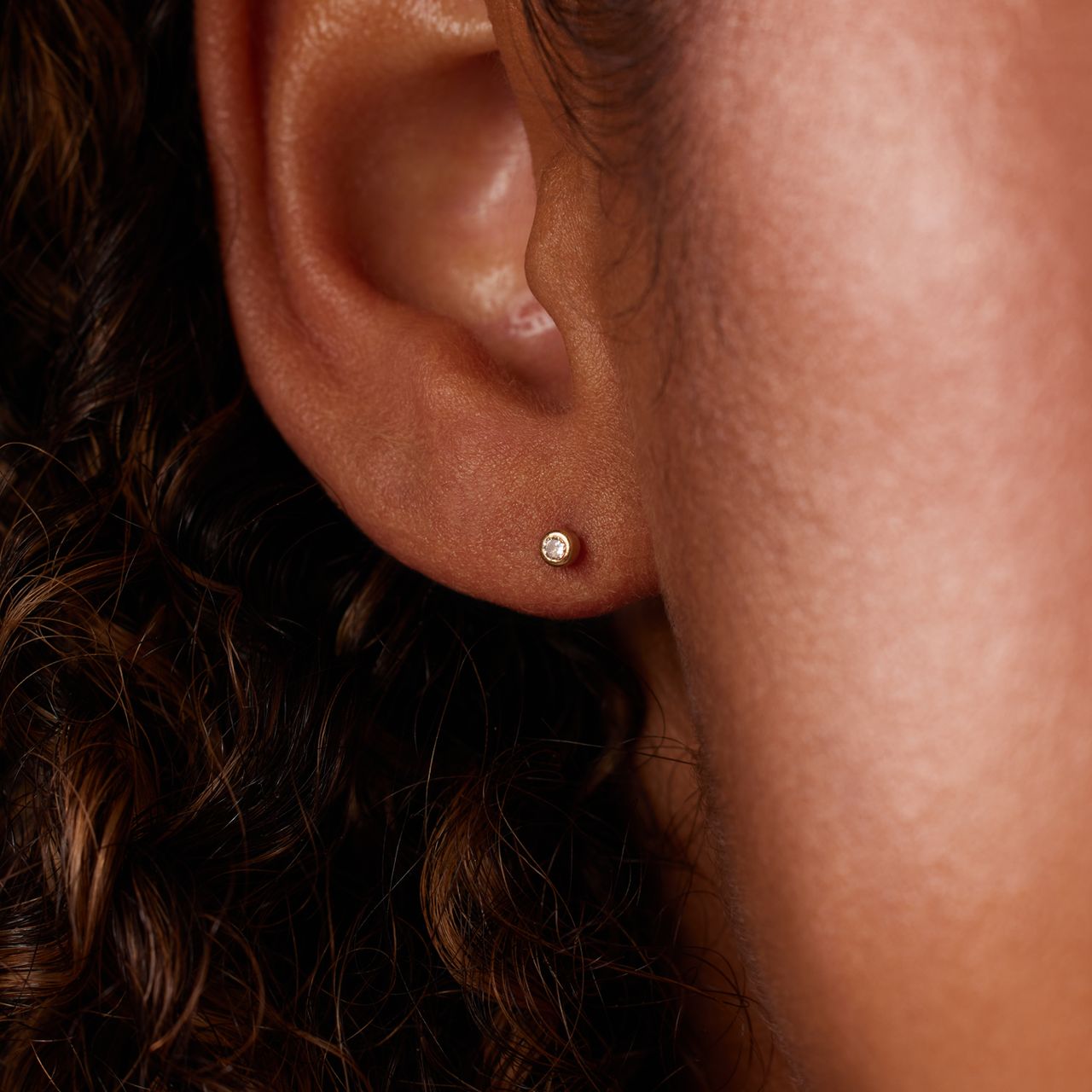 14 karaat gouden oorknoppen met zirkonia 2mm