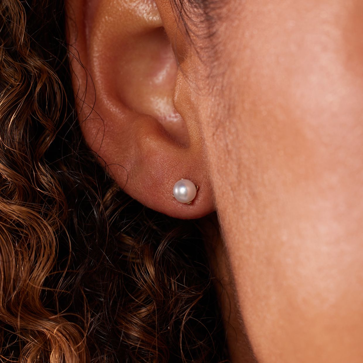 14 Karat Gold-Ohrstecker mit 4 mm Süßwasserperle