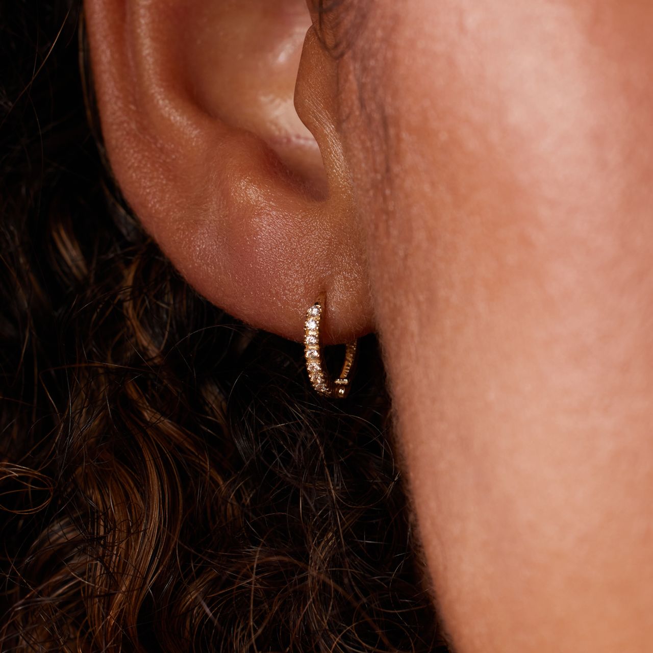 14 karaat gouden oorringen met zirkonia 10mm
