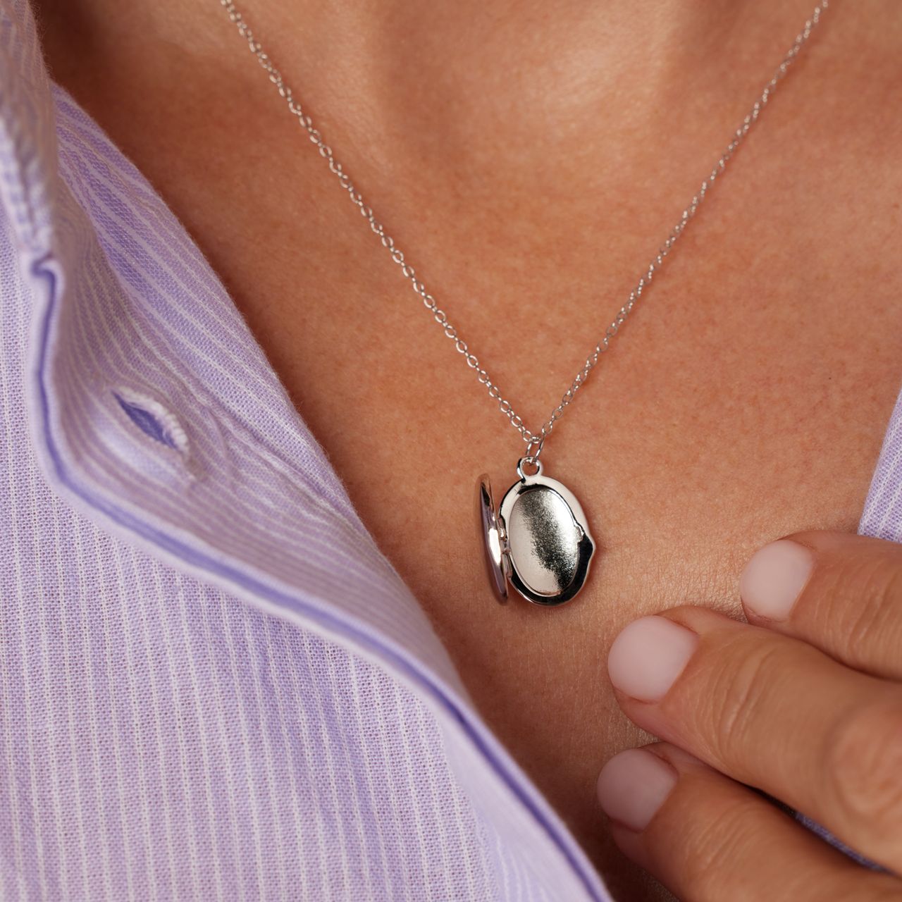 Silberne Halskette mit Medaillon-Anhänger für Damen