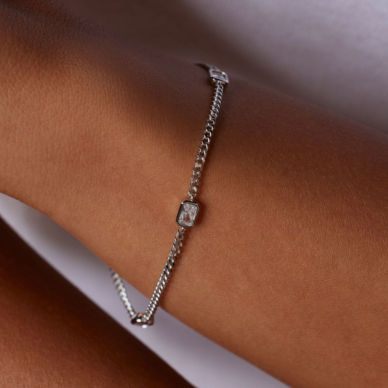 Silbernes Armband mit Zirkonia