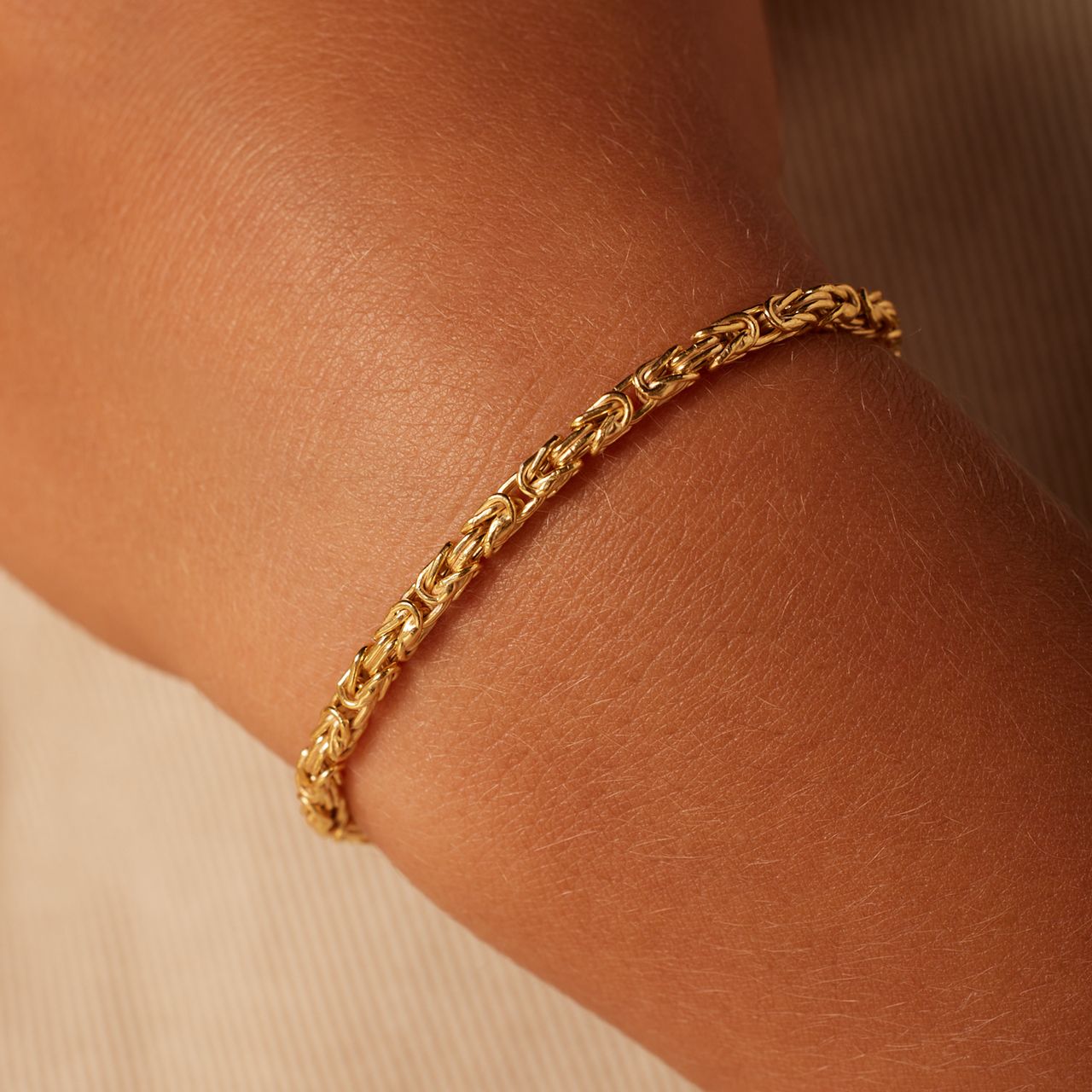 Recyceltes silbernes Armband mit Goldplattierung und Königsglied.