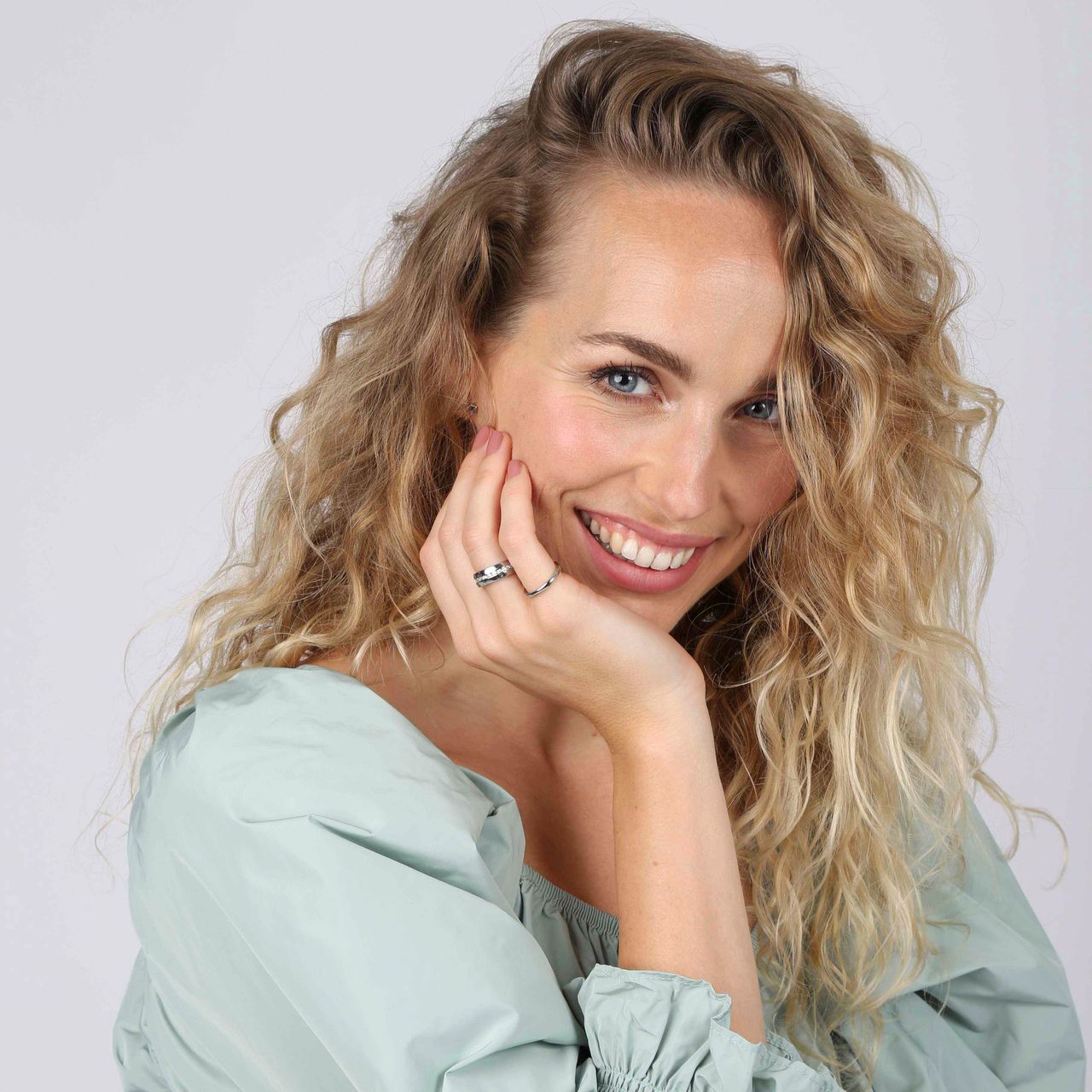 Gerecycled stalen ring met wit zirkonia