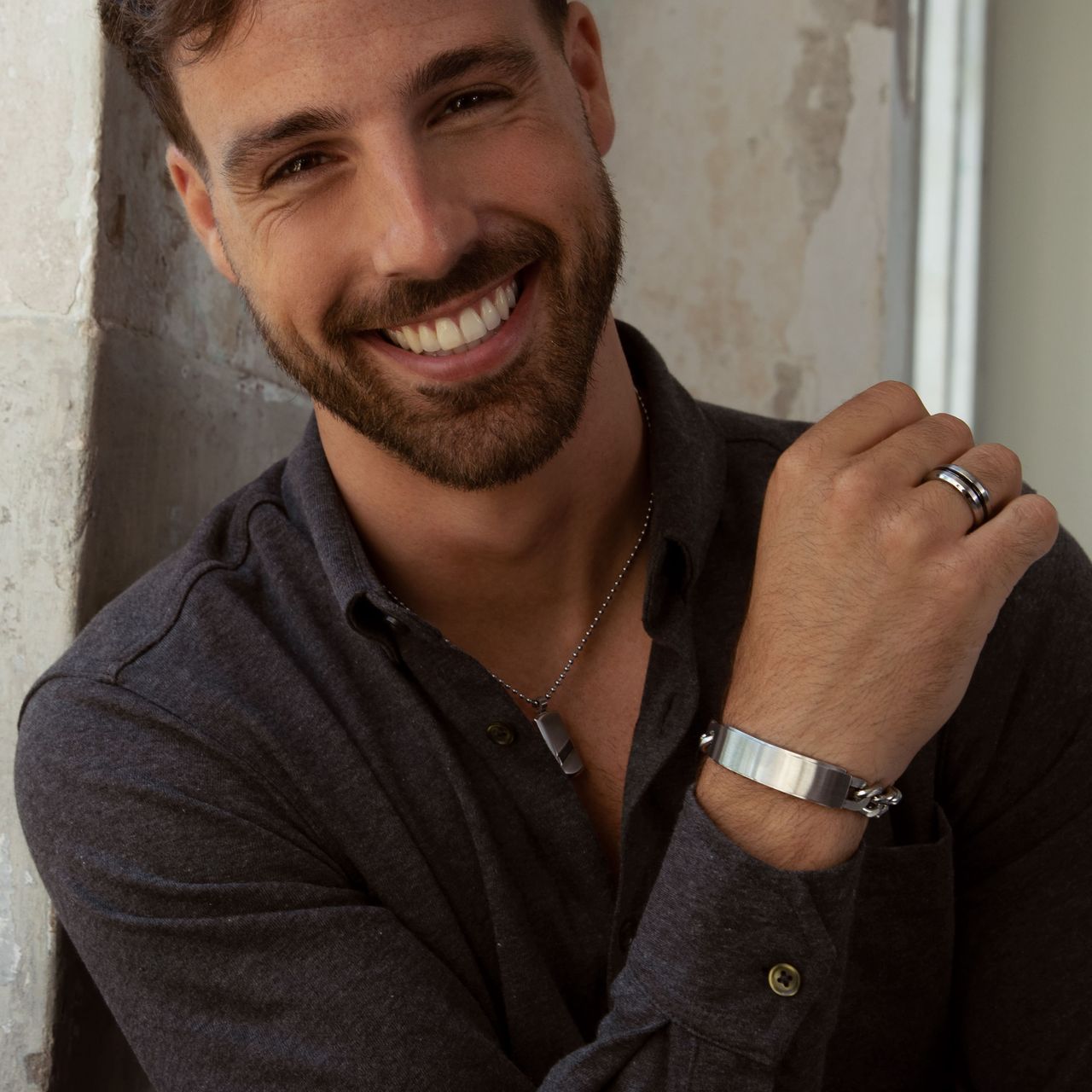 Gerecycleerd stainless steel herenring met zwarte band