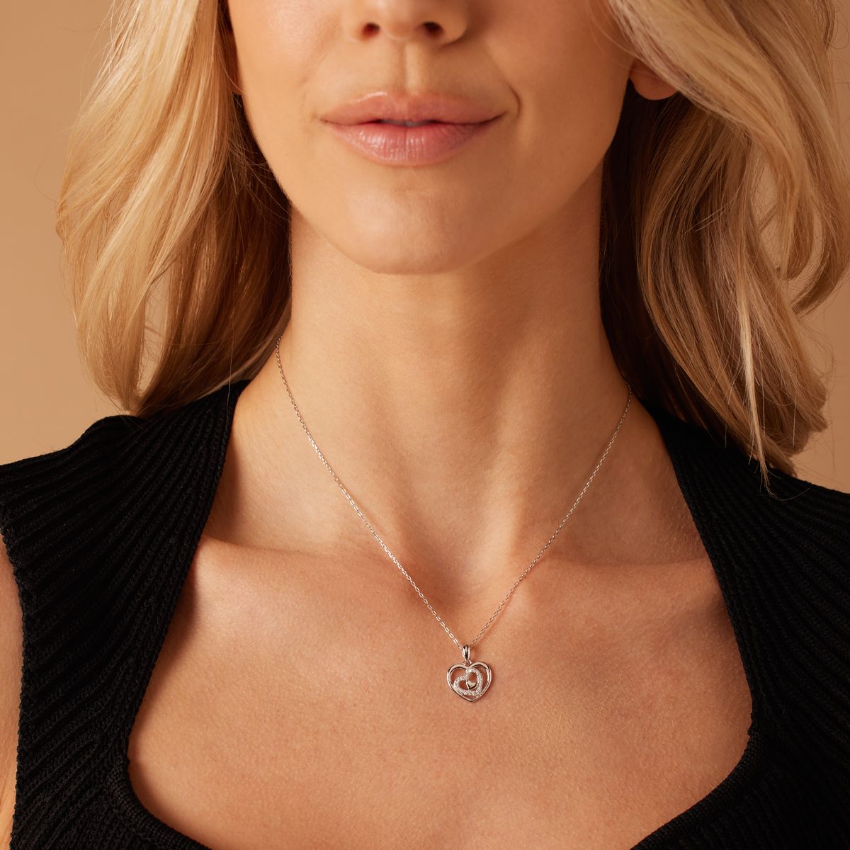 Silberkette mit zirkoniabesetztem Herzanhänger